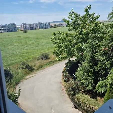 Aпартамент с две спални, кухня и хол شقة